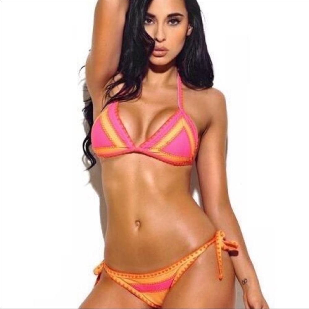 {Miss Circle} Color Block Two Piece Swimsuit